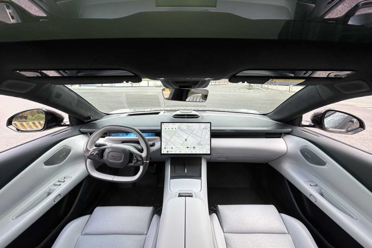Used Lynk & Co Z10 2025 95 kWh 702 km All-Wheel Drive Intelligent Driving Ultra Interior 6