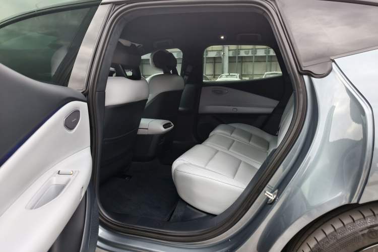 Used Lynk & Co Z10 2025 95 kWh 806 km Range Rear-Wheel Drive Advanced Driver-Assistance System Max Interior 7
