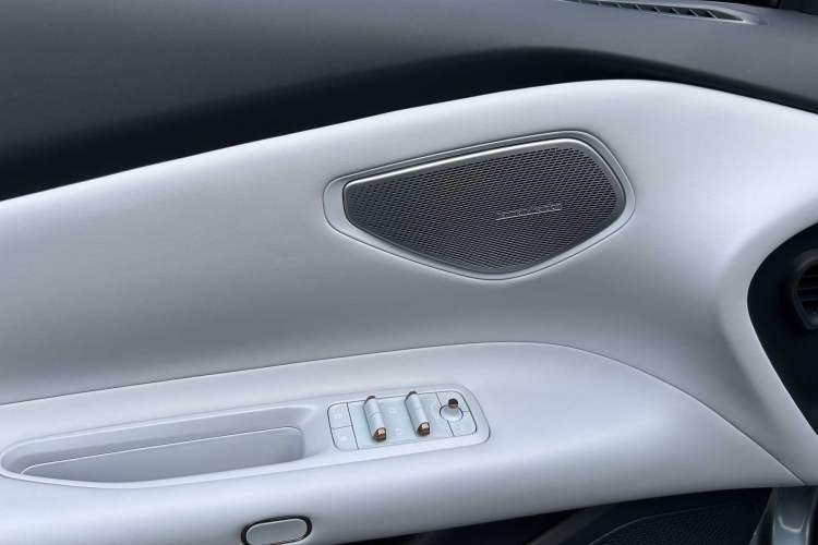 Used Lynk & Co Z10 2025 95 kWh 702 km All-Wheel Drive Intelligent Driving Ultra Interior 7