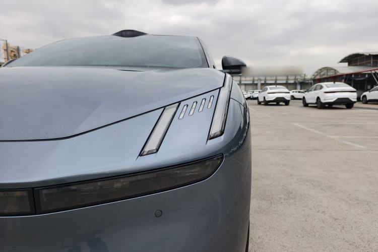 Used Lynk & Co Z10 2025 95 kWh 806 km Range Rear-Wheel Drive Advanced Driver-Assistance System Max Left Front Headlight