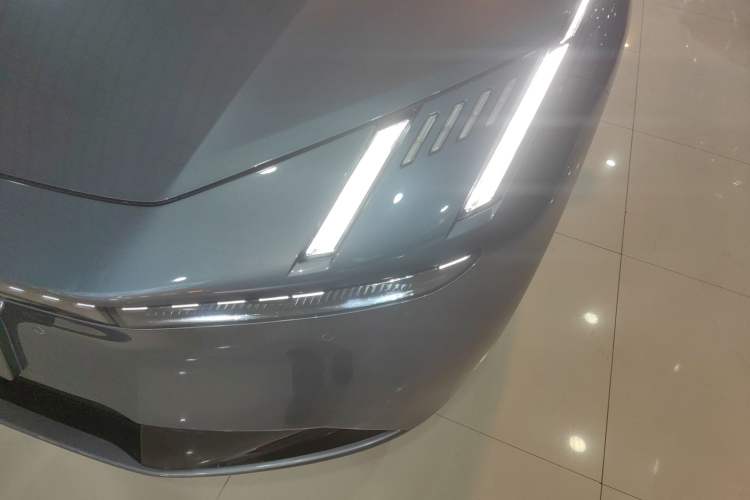 Used Lynk & Co Z10 2025 95 kWh 702 km All-Wheel Drive Intelligent Driving Ultra Left Front Headlight