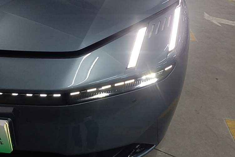 Used Lynk & Co Z10 2025 95 kWh 702 km All-Wheel Drive Intelligent Driving Ultra Left Front Headlight