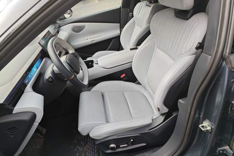Used Lynk & Co Z10 2025 95 kWh 702 km All-Wheel Drive Intelligent Driving Ultra Left Front Seat