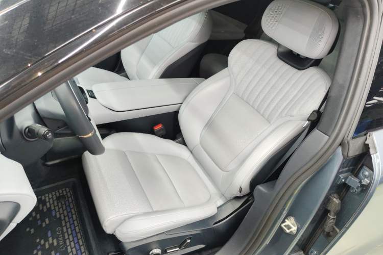 Used Lynk & Co Z10 2025 95 kWh 702 km All-Wheel Drive Intelligent Driving Ultra Left Front Seat