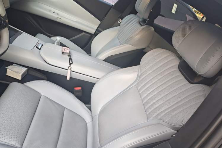 Used Lynk & Co Z10 2025 95 kWh 702 km All-Wheel Drive Intelligent Driving Ultra Left Front Seat