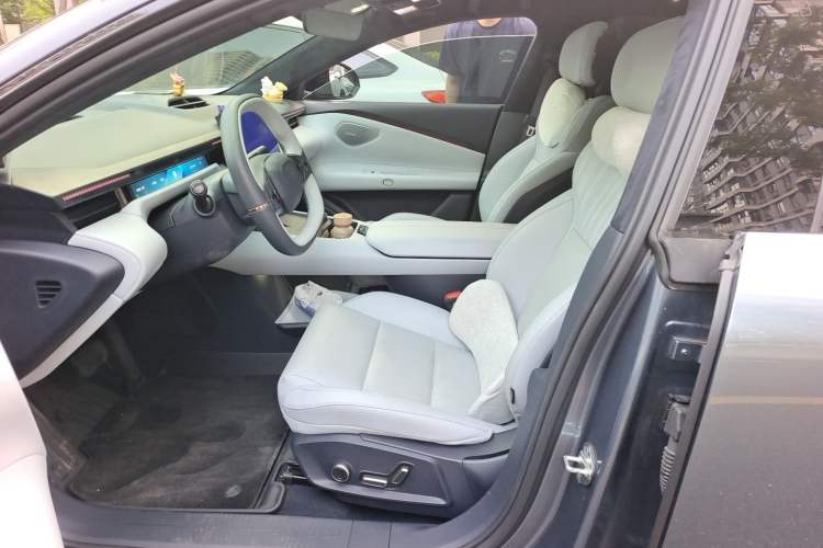 Used Lynk & Co Z10 2025 95 kWh 806 km Range Rear-Wheel Drive Advanced Driver-Assistance System Max Left Front Seat