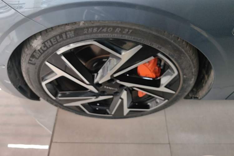 Used Lynk & Co Z10 2025 95 kWh 702 km All-Wheel Drive Intelligent Driving Ultra Left Front Wheel Hub