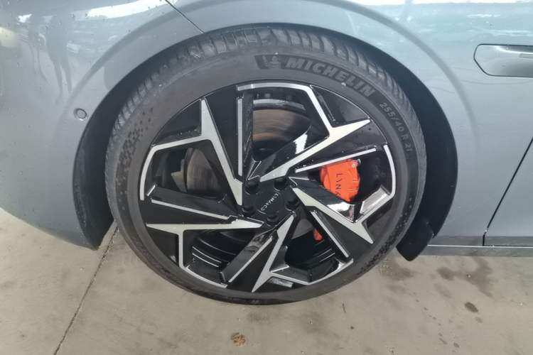 Used Lynk & Co Z10 2025 95 kWh 702 km All-Wheel Drive Intelligent Driving Ultra Left Front Wheel Hub