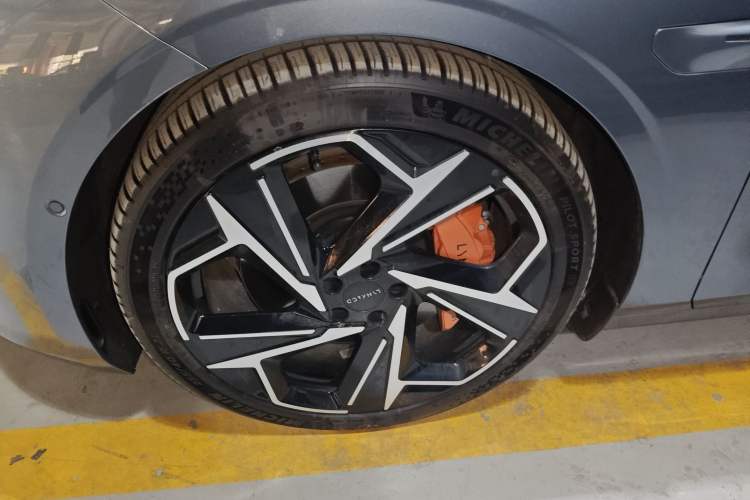 Used Lynk & Co Z10 2025 95 kWh 702 km All-Wheel Drive Intelligent Driving Ultra Left Front Wheel Hub