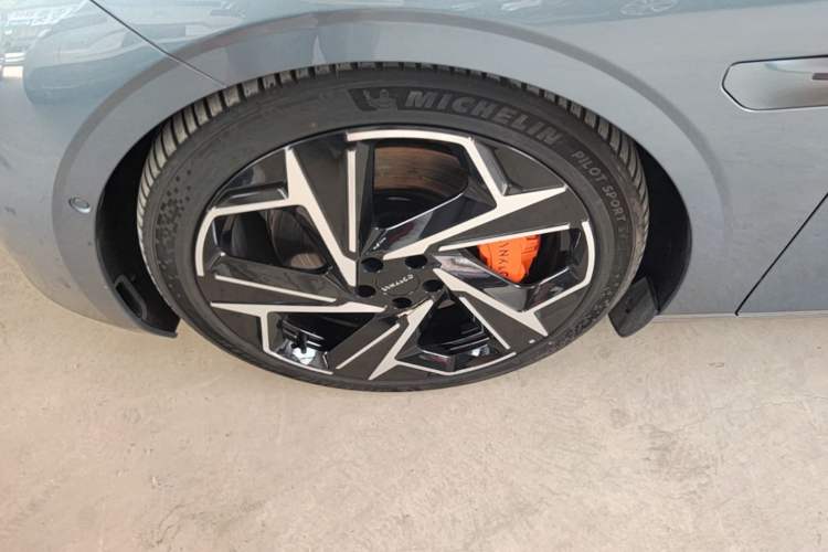 Used Lynk & Co Z10 2025 95 kWh 702 km All-Wheel Drive Intelligent Driving Ultra Left Front Wheel Hub