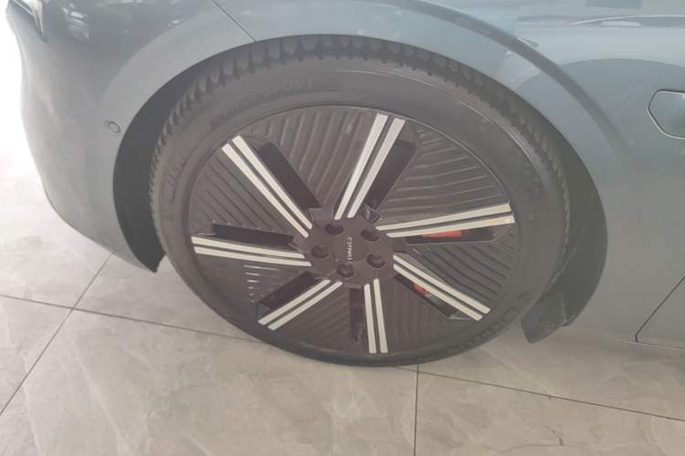 Used Lynk & Co Z10 2025 95 kWh 702 km All-Wheel Drive Intelligent Driving Ultra Left Front Wheel Hub