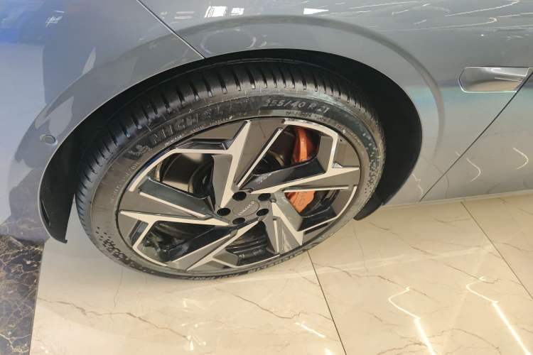 Used Lynk & Co Z10 2025 95 kWh 702 km All-Wheel Drive Intelligent Driving Ultra Left Front Wheel Hub