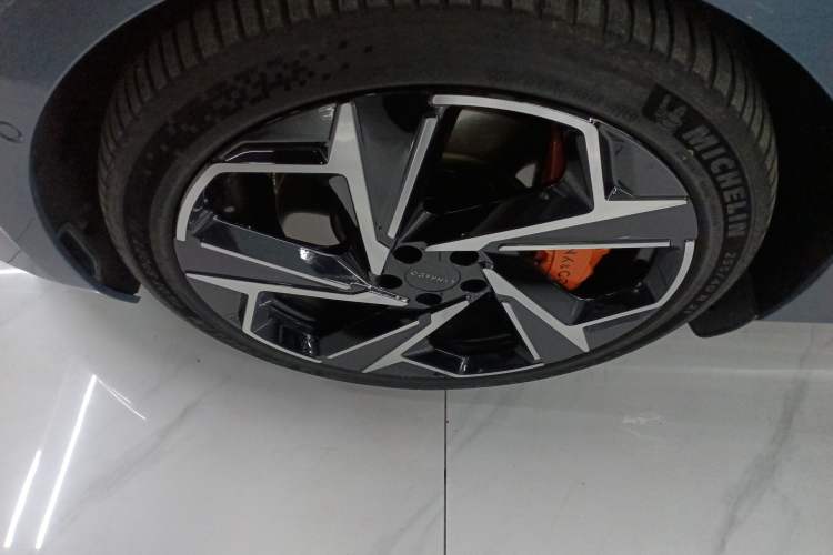 Used Lynk & Co Z10 2025 95 kWh 702 km All-Wheel Drive Intelligent Driving Ultra Left Front Wheel Hub