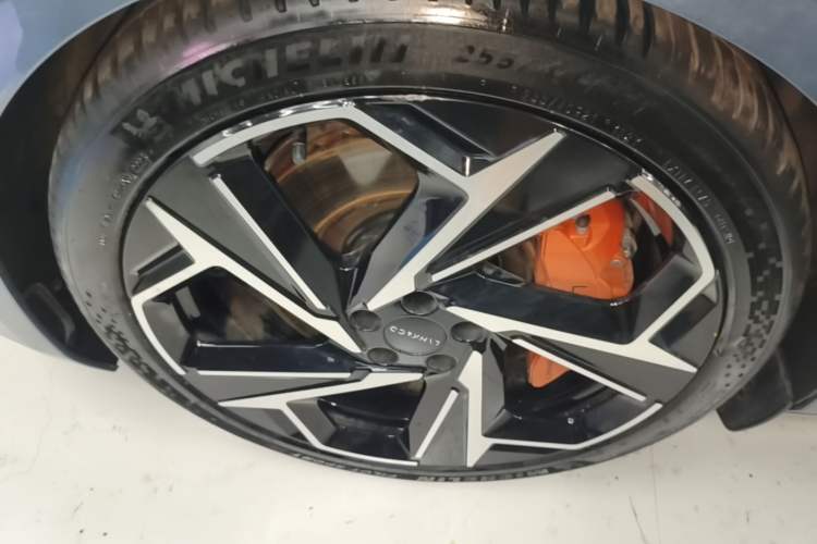 Used Lynk & Co Z10 2025 95 kWh 702 km All-Wheel Drive Intelligent Driving Ultra Left Front Wheel Hub