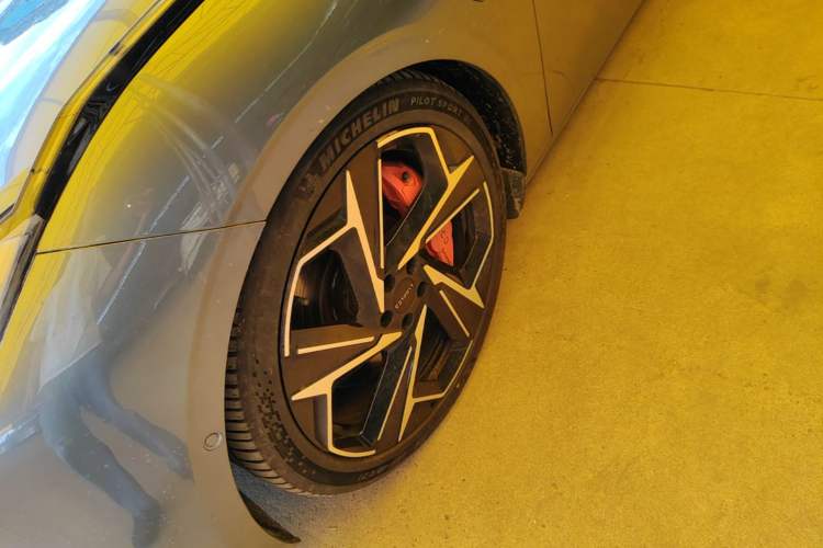 Used Lynk & Co Z10 2025 95 kWh 702 km All-Wheel Drive Intelligent Driving Ultra Left Front Wheel Hub