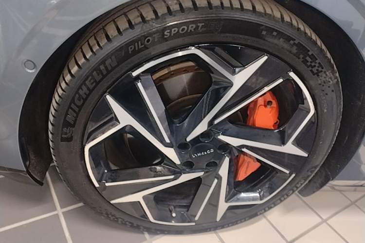 Used Lynk & Co Z10 2025 95 kWh 702 km All-Wheel Drive Intelligent Driving Ultra Left Front Wheel Hub