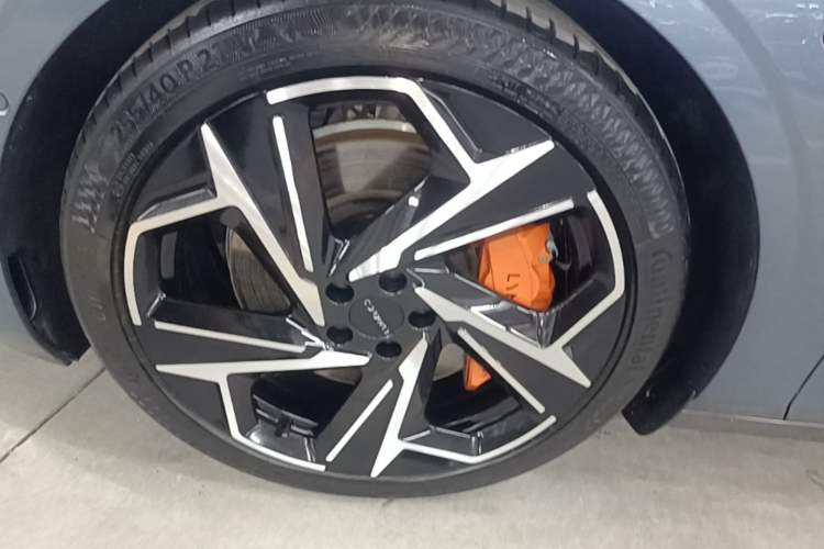 Used Lynk & Co Z10 2025 95 kWh 702 km All-Wheel Drive Intelligent Driving Ultra Left Front Wheel Hub