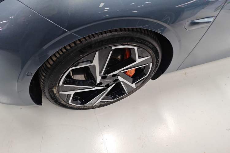 Used Lynk & Co Z10 2025 95 kWh 702 km All-Wheel Drive Intelligent Driving Ultra Left Front Wheel Hub