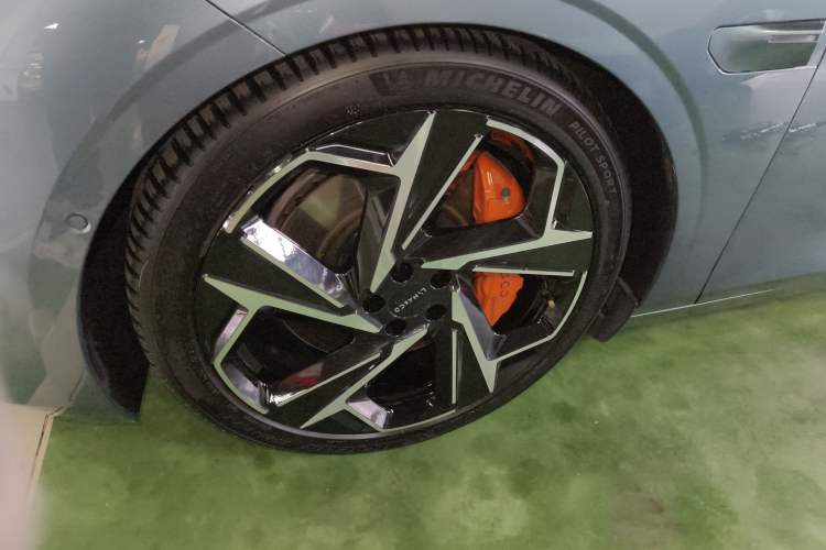 Used Lynk & Co Z10 2025 95 kWh 702 km All-Wheel Drive Intelligent Driving Ultra Left Front Wheel Hub