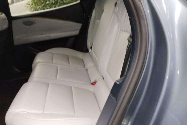 Used Lynk & Co Z10 2025 95 kWh 702 km All-Wheel Drive Intelligent Driving Ultra Left Rear Seat