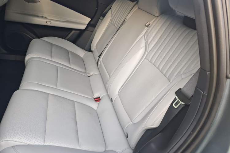 Used Lynk & Co Z10 2025 95 kWh 702 km All-Wheel Drive Intelligent Driving Ultra Left Rear Seat