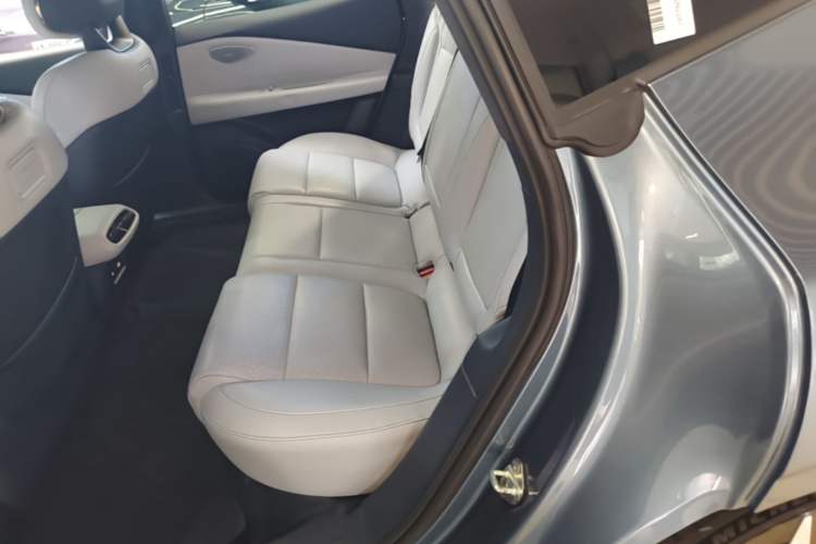 Used Lynk & Co Z10 2025 95 kWh 702 km All-Wheel Drive Intelligent Driving Ultra Left Rear Seat