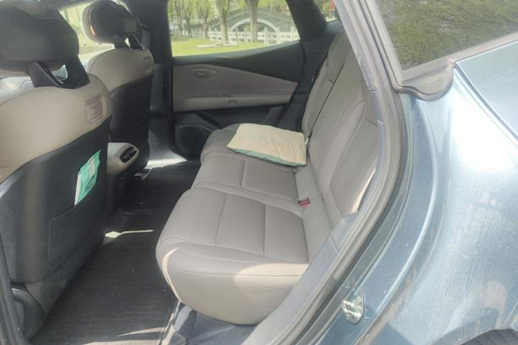 Used Lynk & Co Z10 2025 95 kWh 702 km All-Wheel Drive Intelligent Driving Ultra Left Rear Seat
