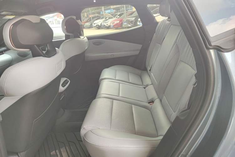 Used Lynk & Co Z10 2025 95 kWh 702 km All-Wheel Drive Intelligent Driving Ultra Left Rear Seat