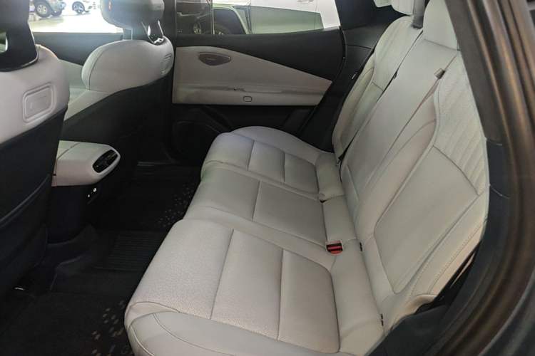 Used Lynk & Co Z10 2025 95 kWh 702 km All-Wheel Drive Intelligent Driving Ultra Left Rear Seat
