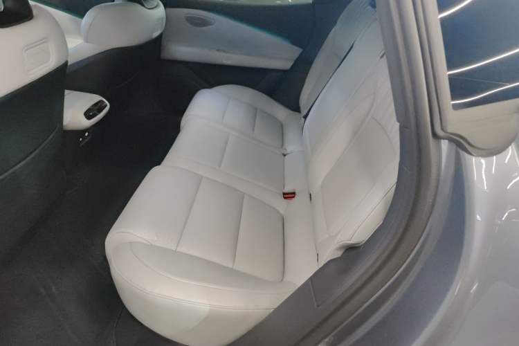 Used Lynk & Co Z10 2025 95 kWh 702 km All-Wheel Drive Intelligent Driving Ultra Left Rear Seat
