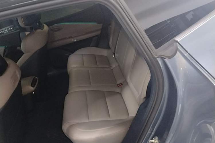 Used Lynk & Co Z10 2025 95 kWh 702 km All-Wheel Drive Intelligent Driving Ultra Left Rear Seat