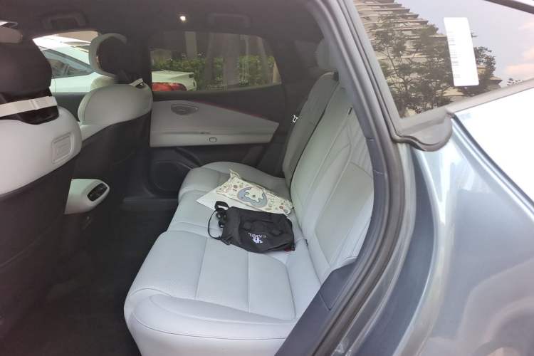 Used Lynk & Co Z10 2025 95 kWh 806 km Range Rear-Wheel Drive Advanced Driver-Assistance System Max Left Rear Seat