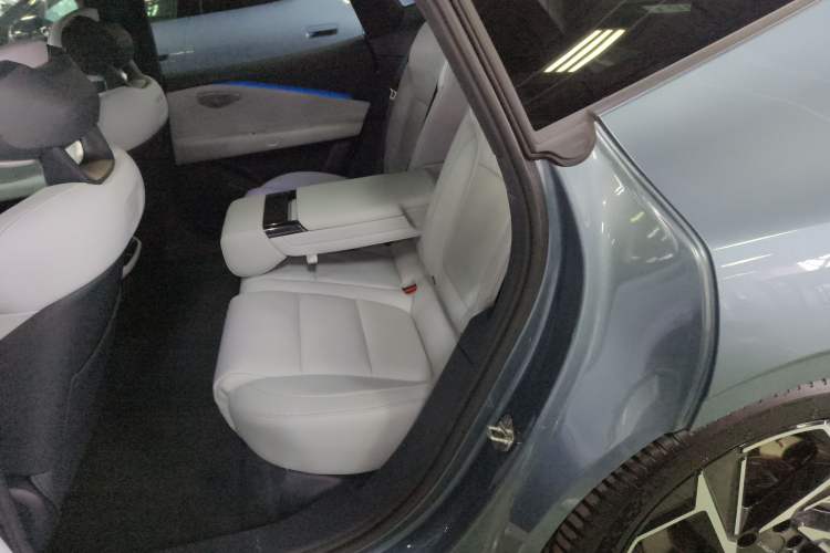 Used Lynk & Co Z10 2025 95 kWh 702 km All-Wheel Drive Intelligent Driving Ultra Left Rear Seat