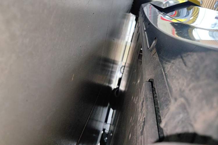 Used Lynk & Co Z10 2025 95 kWh 702 km All-Wheel Drive Intelligent Driving Ultra Left Side Sill