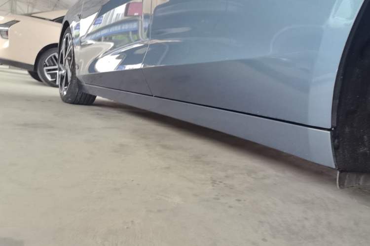 Used Lynk & Co Z10 2025 95 kWh 702 km All-Wheel Drive Intelligent Driving Ultra Left Side Sill