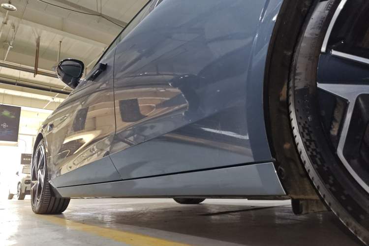 Used Lynk & Co Z10 2025 95 kWh 702 km All-Wheel Drive Intelligent Driving Ultra Left Side Sill