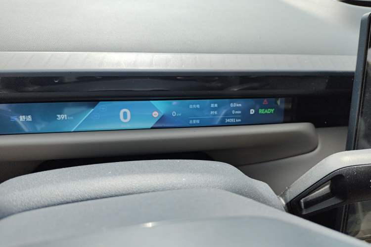 Used Lynk & Co Z10 2025 95 kWh 702 km All-Wheel Drive Intelligent Driving Ultra Odometer Close Up