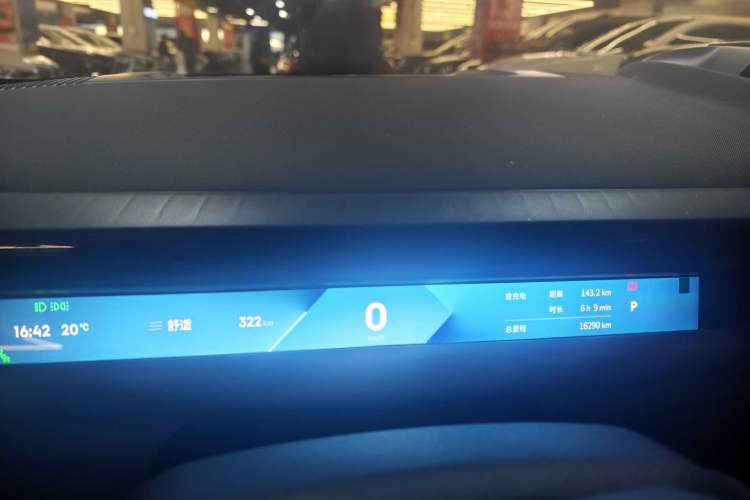 Used Lynk & Co Z10 2025 95 kWh 702 km All-Wheel Drive Intelligent Driving Ultra Odometer Close Up