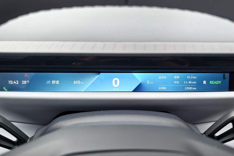 Used Lynk & Co Z10 2025 95 kWh 702 km All-Wheel Drive Intelligent Driving Ultra Odometer Close Up