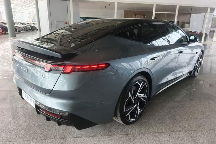 Used Lynk & Co Z10 2025 95 kWh 806 km Range Rear-Wheel Drive Advanced Driver-Assistance System Max Rear Right 45 Deg