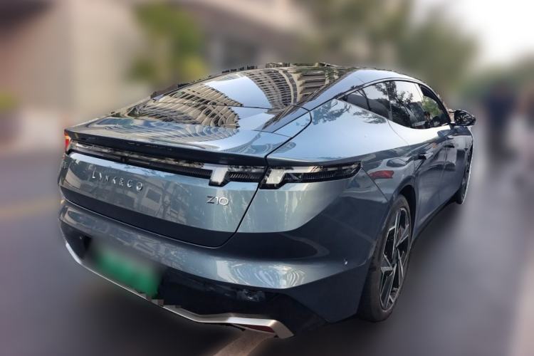 Used Lynk & Co Z10 2025 95 kWh 806 km Range Rear-Wheel Drive Advanced Driver-Assistance System Max Rear Right 45 Deg
