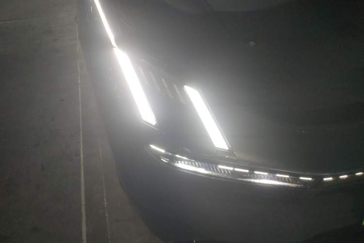 Used Lynk & Co Z10 2025 95 kWh 702 km All-Wheel Drive Intelligent Driving Ultra Right Front Headlight