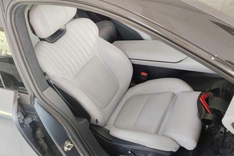 Used Lynk & Co Z10 2025 95 kWh 702 km All-Wheel Drive Intelligent Driving Ultra Right Front Seat