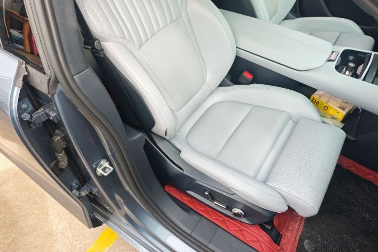 Used Lynk & Co Z10 2025 95 kWh 702 km All-Wheel Drive Intelligent Driving Ultra Right Front Seat