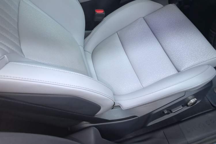 Used Lynk & Co Z10 2025 95 kWh 702 km All-Wheel Drive Intelligent Driving Ultra Right Front Seat