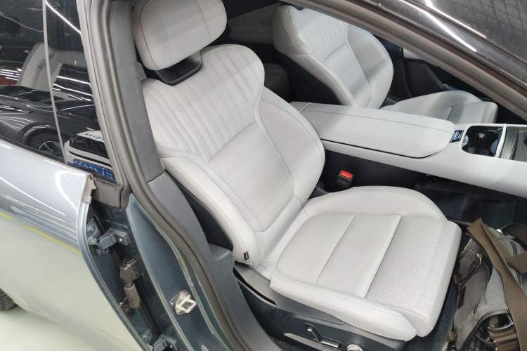 Used Lynk & Co Z10 2025 95 kWh 702 km All-Wheel Drive Intelligent Driving Ultra Right Front Seat