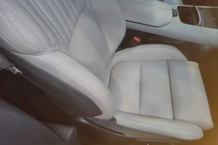 Used Lynk & Co Z10 2025 95 kWh 702 km All-Wheel Drive Intelligent Driving Ultra Right Front Seat
