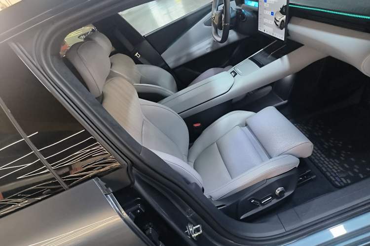 Used Lynk & Co Z10 2025 95 kWh 702 km All-Wheel Drive Intelligent Driving Ultra Right Front Seat