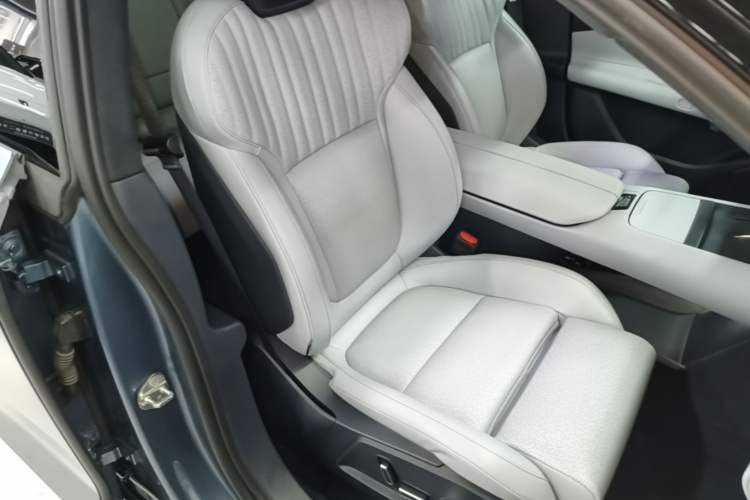 Used Lynk & Co Z10 2025 95 kWh 702 km All-Wheel Drive Intelligent Driving Ultra Right Front Seat