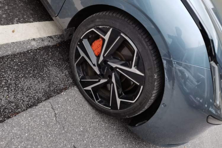 Used Lynk & Co Z10 2025 95 kWh 702 km All-Wheel Drive Intelligent Driving Ultra Right Front Wheel Hub